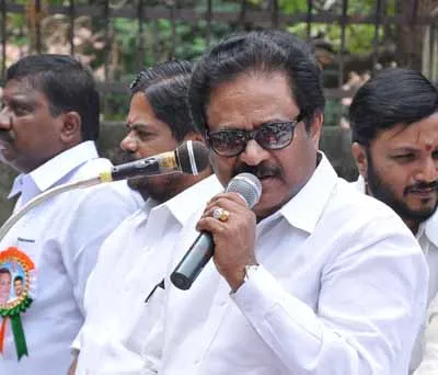 Tirunavukkarar - consulted with MK Stalin